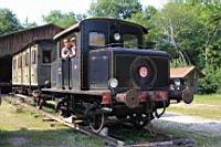 Locomotive ancienne (au chateau de Saint-Fargeau, Yonne) (03)